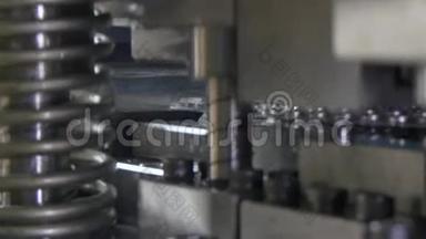 工业数控机床上金属薄板的切削孔穿孔冲压。